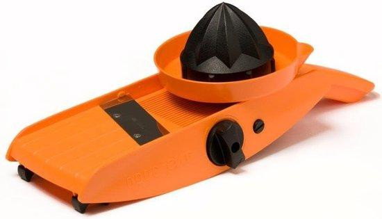 Oranje plastic mandoline voor julienne sneden van groente en fruit