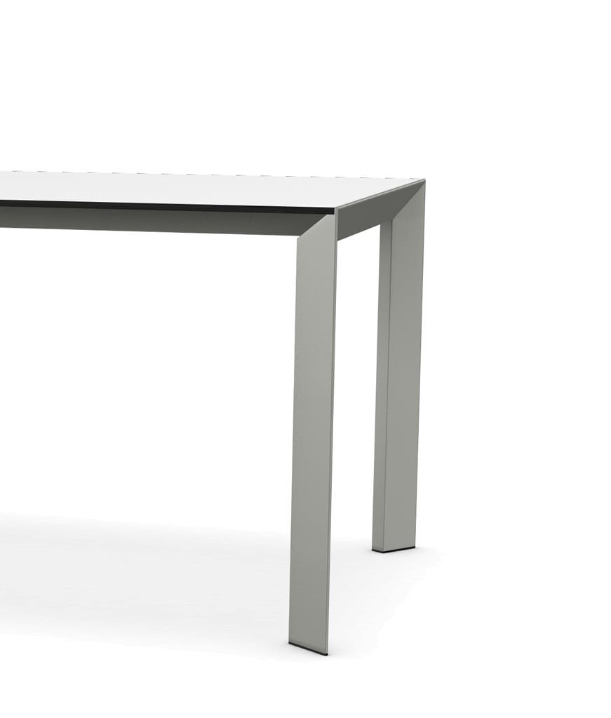 Kristalia Nori Fenix-NTM® Indoor Tisch (mit schwarzer Kante, Tischplatte weiß Ko... mit schwarzer Kante | Tischplatte weiß Kos 0032, Beine eloxiertes Aluminium | 90 x 139cm 01NOR03F