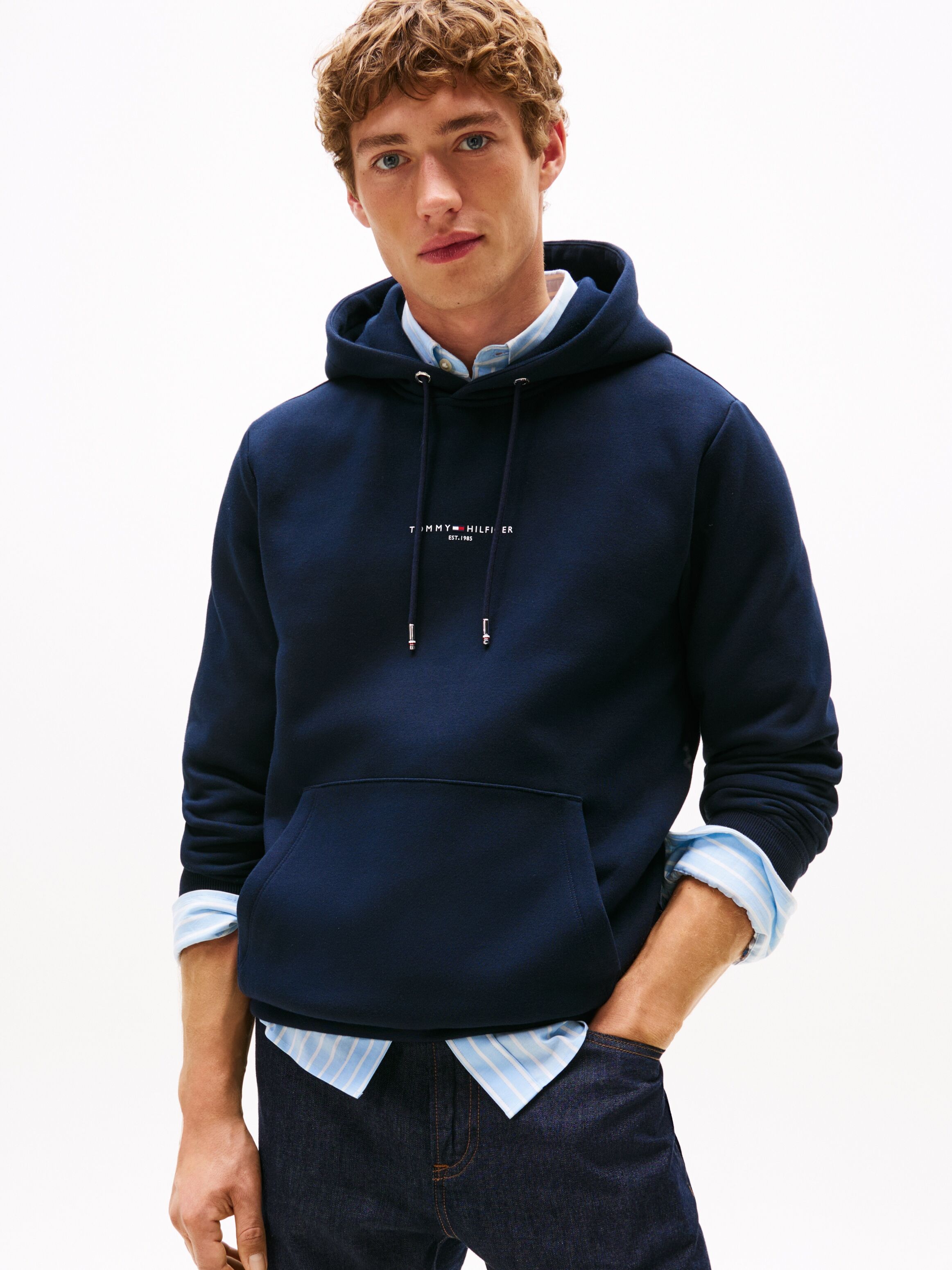 Hoodie TOMMY HILFIGER "TOMMY LOGO TIPPED HOODY", Herren, Gr. L, blau (desert sky), Sweatware, Obermaterial: 63% Baumwolle, 37% Polyester, kontrastfarbene Details, unifarben, regular fit hüftlang, Rippstrickbündchen kontrastfarben, Sweatshirts Hoodie, Tomm