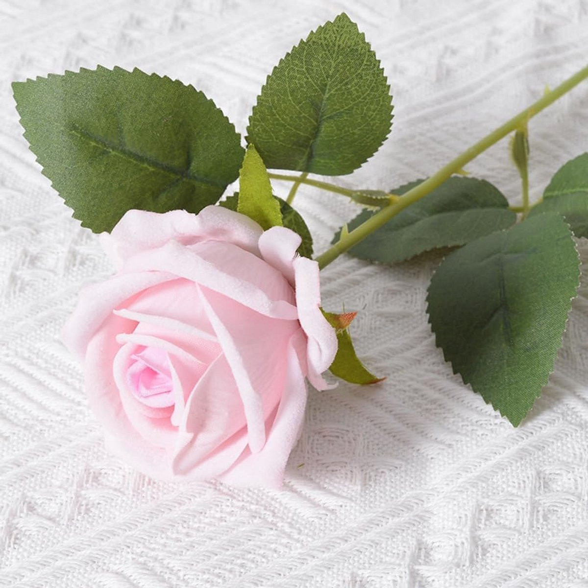 5x Lange Kunstbloemen Rozen van Flanel voor Decoratie - Realistisch & Eeuwig