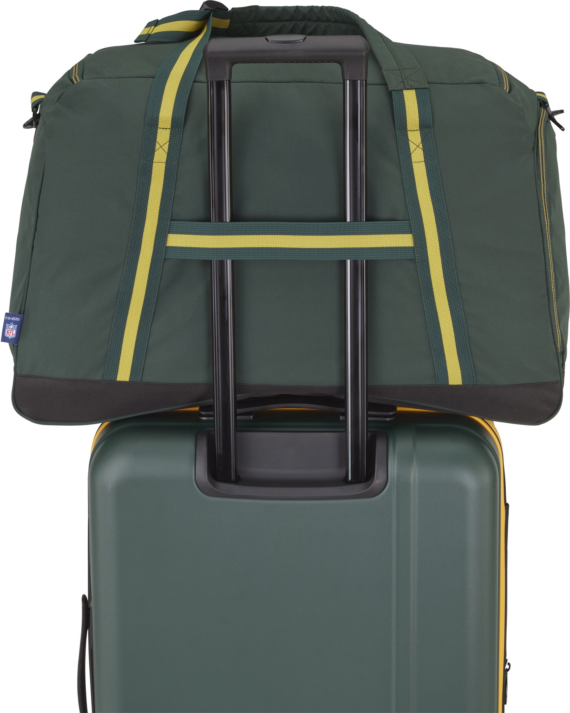 Sporttasche TRAVELITE "travelite x NFL Duffle Bag 2in1", Gr. B/H/T: 57cm x 35cm x 28cm, grün (grün bay packers), Textil, Taschen Sporttasche, Unisex Tasche, als Rucksack nutzbar, Schuhfach und Aufsteckfunktion