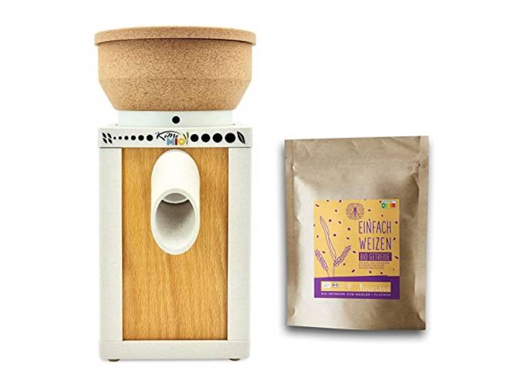 KoMo KoMoMio weiß mit Kork-Trichter + 2,5 kg Bio Weizen Made in Austria Edelkorund und Keramik Mahlstein frisches Mehl