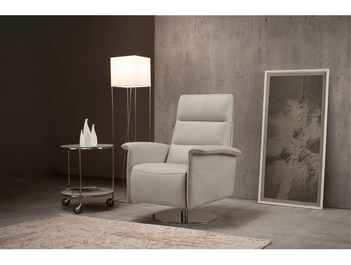 Sessel EGOITALIANO Kelly Designsessel, Clubsessel & Relaxsessel, bequem, zeitlos elegant , grau (opal grau), B:83cm H:105cm T:92cm, Luxus-Micofaser Lederoptik (100% Polyester) ist ein neues technisches Gewebe mit einem visuellen und taktilen Aspekt, der dem Nubuk sehr nahe kommt, mit innovativen Eigenschaften. Seine außerordentliche Weichheit kommt von einem exklusiven Produktionsprozess, der Unreinheiten und Unregelmäßigkeiten beseitigt. Das Ergebnis ist eine bemerkenswert samtige Faser, die durch das Vorhandensein von Körnern verstärkt wird. Von der einfarbigen Eleganz der warmen Farben und der Vielfalt an trendigen Farben, die es zu seiner eigenen Stärke und Persönlichkeit machen., Sessel, Sessel, drehbar, manuelle Relaxfunktion mit Push-Back-Mechanismus