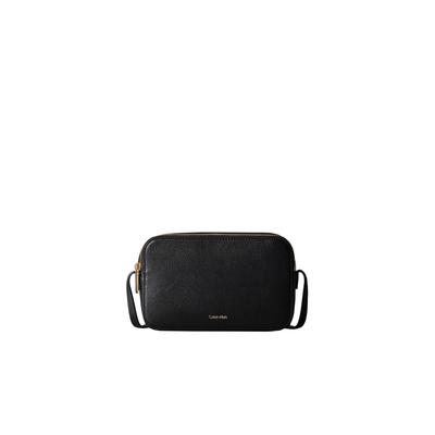Umhängetasche CALVIN KLEIN "FOIL LOGO ELONGATED CAMERA BAG", Damen, Gr. B/H/T: 21cm x 13cm x 6cm, schwarz, Lederimitat, Taschen Umhängetasche, Unisex Mini Bag, Schultertasche mit CK-Logo