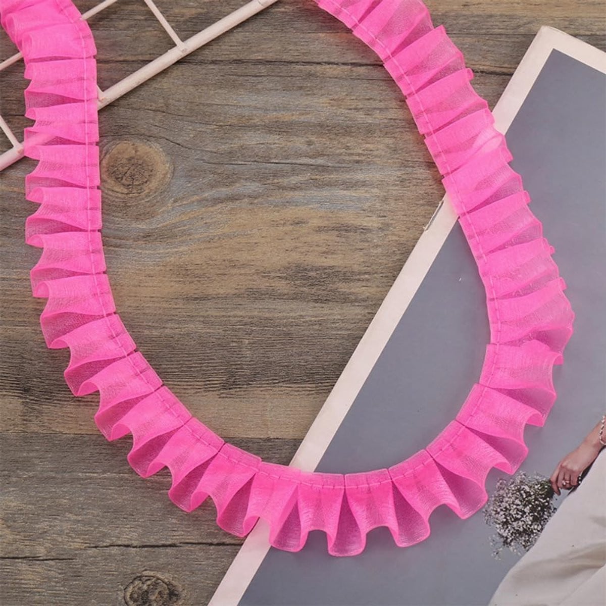 Kantband met geplooide ruches voor handwerk en decoratie