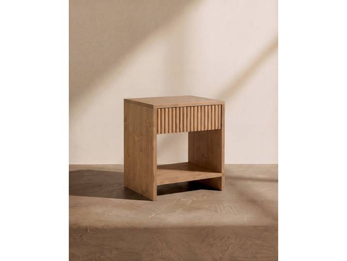 Table de chevet en bois avec un tiroir vieilli 60x40cm
