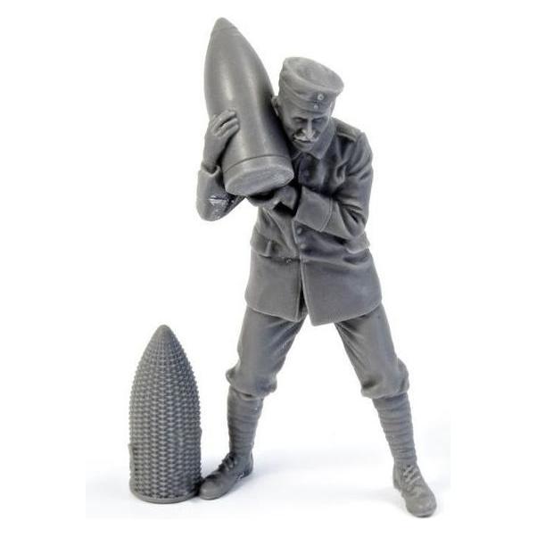 CMK German WWI Minenwerfer Crewmember Loading Shell (129-F35342)