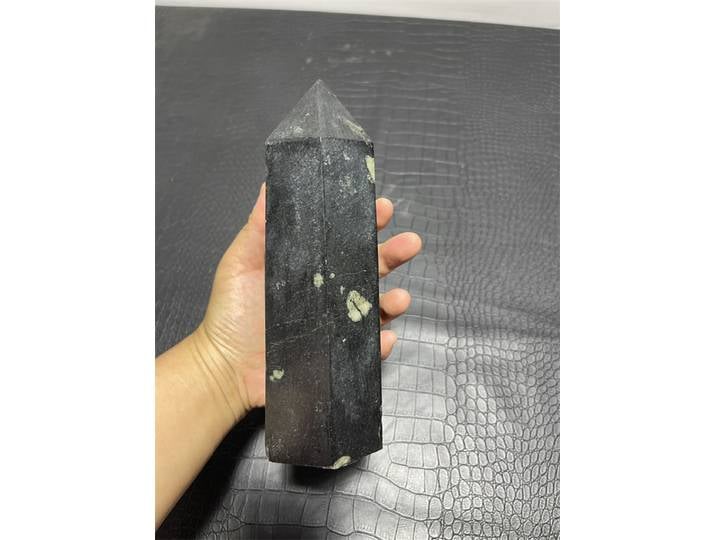 Obélisque en cristal de fleur de prunier naturel de 1748g, grande taille, pour la guérison