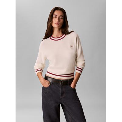 Rundhalspullover CALVIN KLEIN JEANS "WOVEN LABEL CREWNECK SWEATER", Damen, Gr. XS, weiß (tofu), Web, Obermaterial: 100% Baumwolle, unifarben, regular fit taillenbedeckt, Rundhals, eingesetzt angesetztes Bündchen, Pullover Rundhalspullover, Regular...