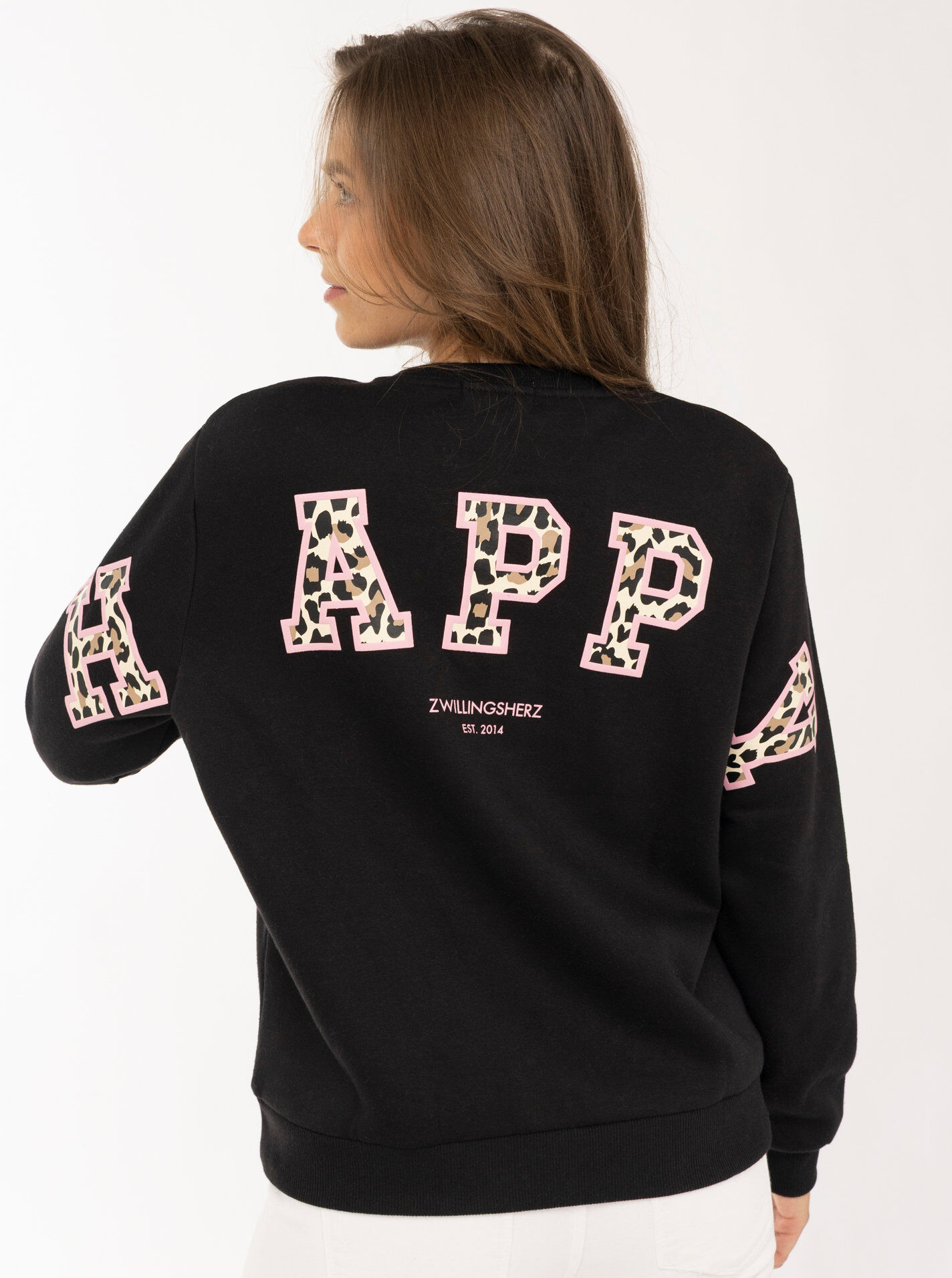 Sweatshirt ZWILLINGSHERZ "Happy Leo Lettering", Damen, Gr. L, schwarz, Obermaterial: 50% Baumwolle, 50% Polyester, Sweatshirts Sweatshirt, Rundhals, grosser Leo-Schriftzug auf der Schulter, elastische Bündchen schwarz L