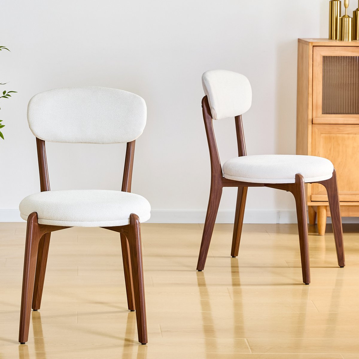 Set van 2 Mid Century Eetkamerstoelen met Linnen Zitkussens