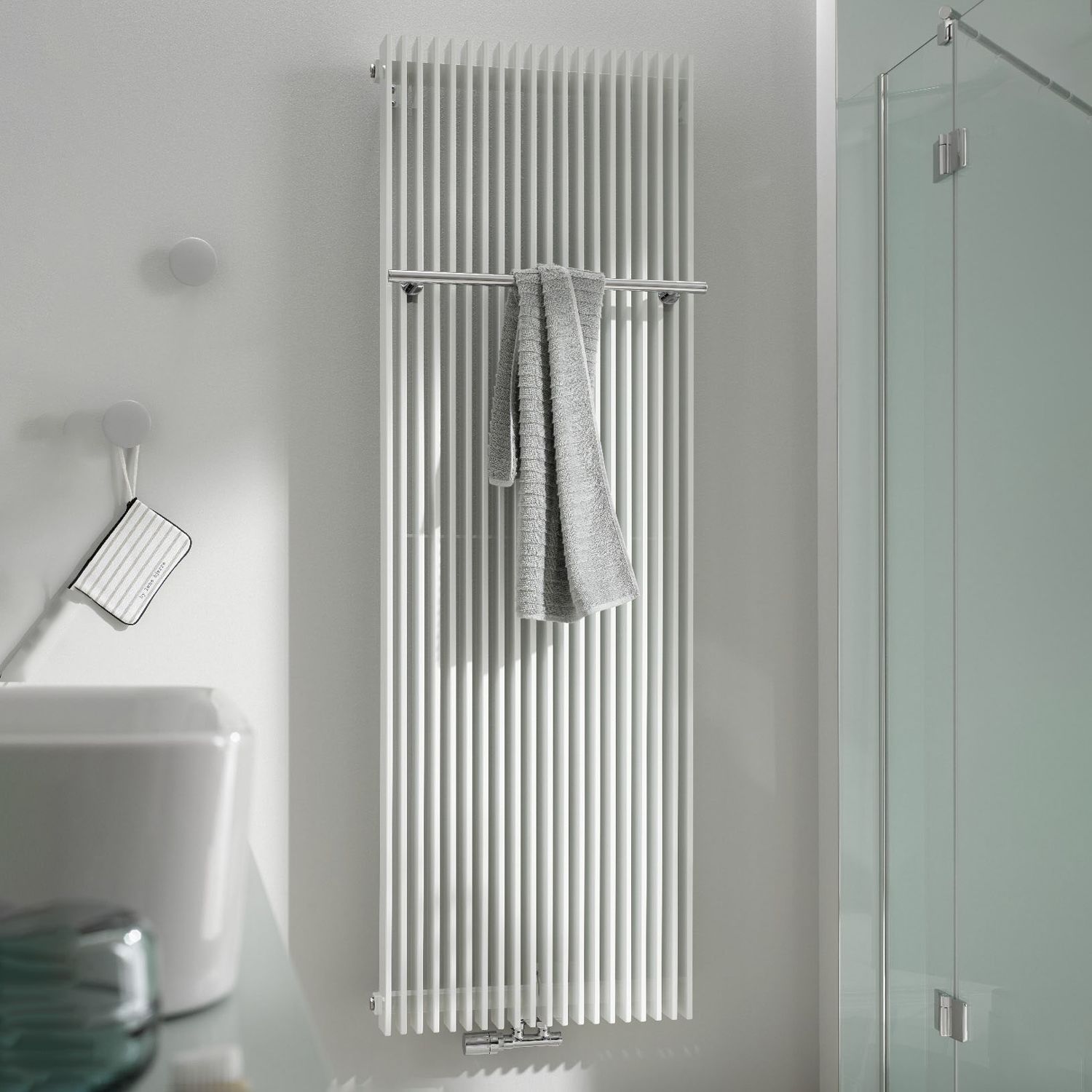 HSK Sky bathroom radiator with center connection at the bottom 29.5 x 180 cm 8142180-04
