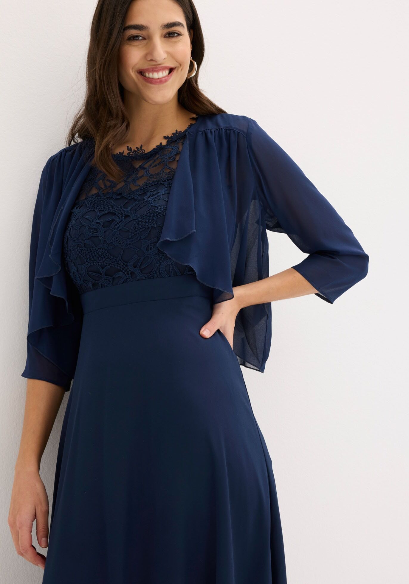 Boleroblazer BONPRIX, Damen, Gr. 38, dunkelblau, Chiffon, Obermaterial: 100% Polyester, leicht transparent, unifarben, figurumspielend taillenlang, Blazer Boleroblazer, für festliche Anlässe und Hochzeiten, 3/4-Ärmel, Wasserfallkragen dunkelblau 38