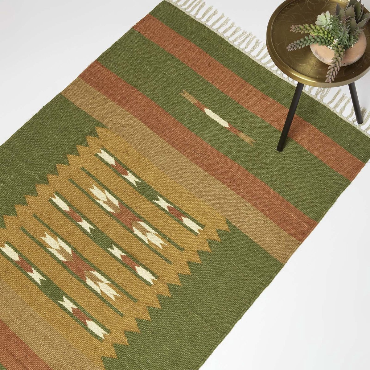 Homescapes Lundi handgeweven jute vloerkleed Groen - 90 x 150 cm met oranje-groen kelim patroon