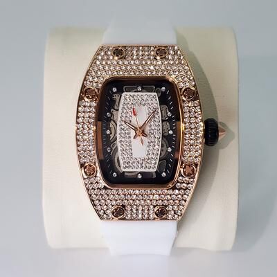 Fashion Sheath Elegant Tonneau Watch For Women Featuring Dazzling Iced Out Watch Details And A Comfortable Rubber Strap Watch Design. rose Gold White