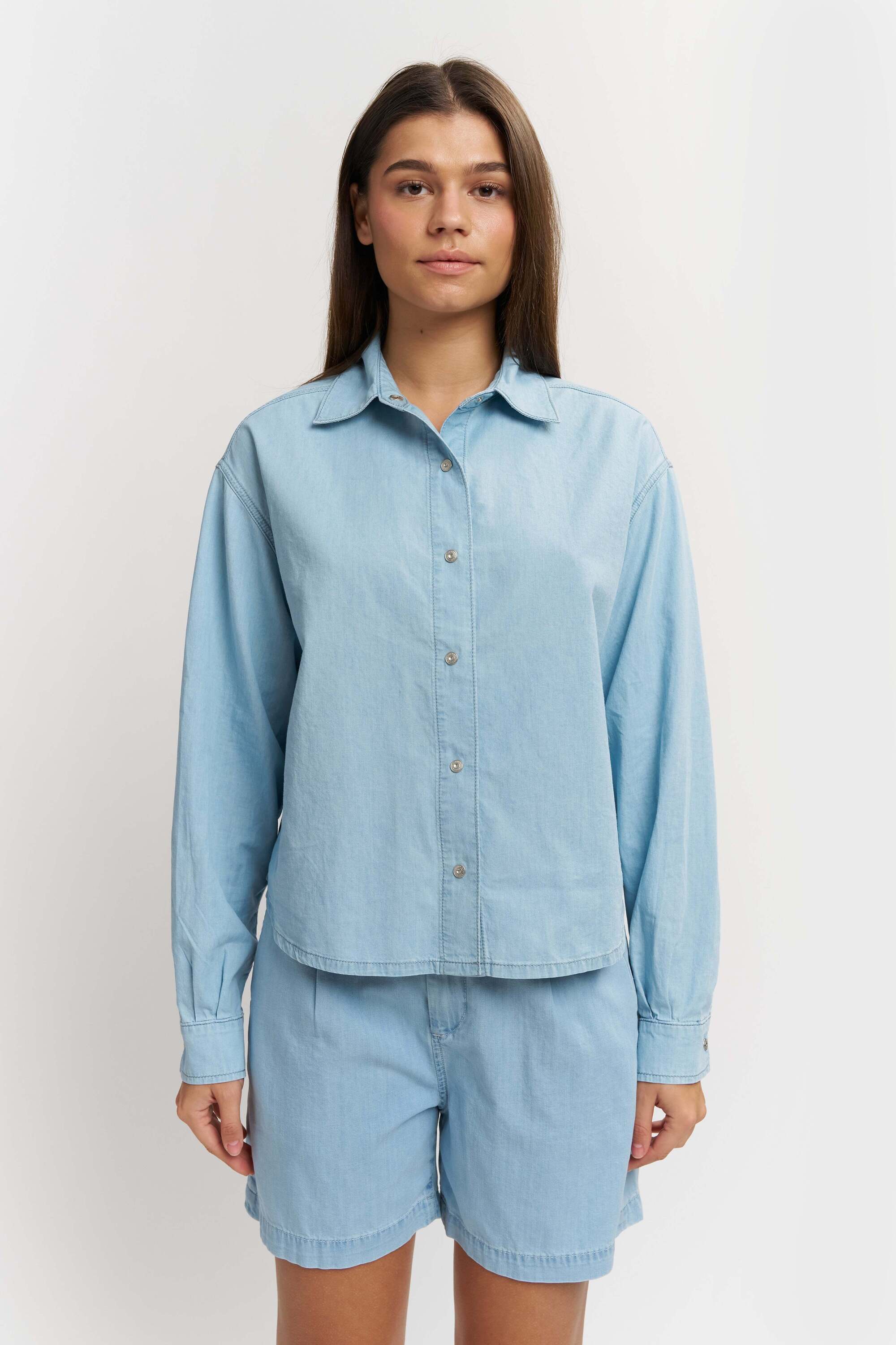 Jeansbluse MAVI "Mavi Jeanshemd Carlia", Damen, Gr. M, blau (hellblau), Obermaterial: 100% Baumwolle CO., Blusen Jeansbluse hellblau M