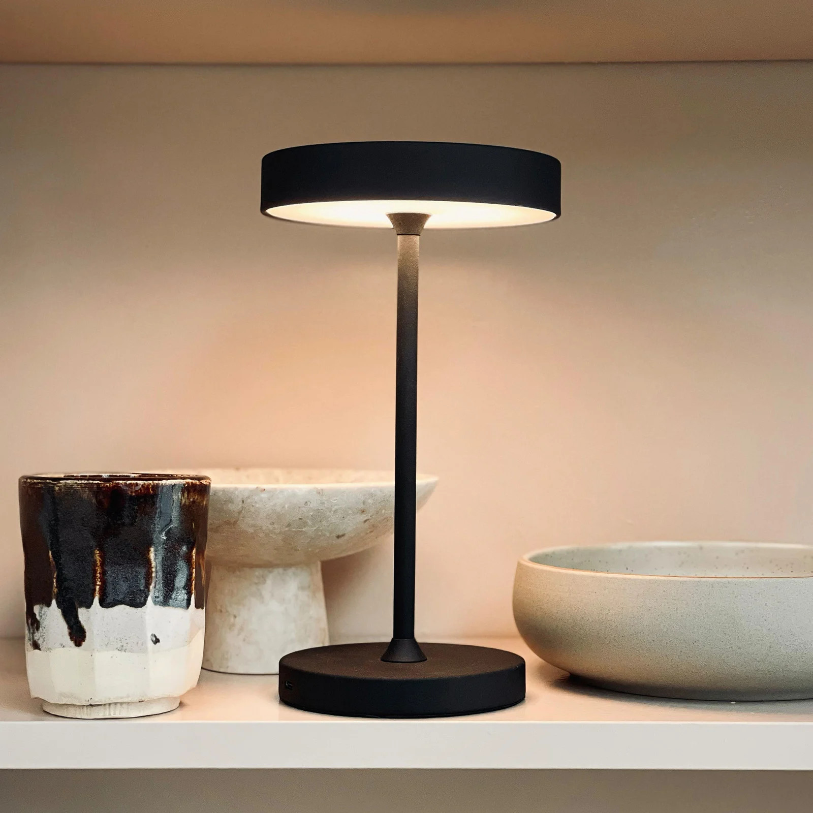 Dyberg Larsen Starlight LED tafellamp - Rond - Batterijzwart - Metaal