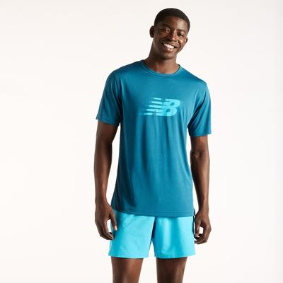 Trainingsshirt NEW BALANCE "SPORT ESSENTIALS UTILITY MOTION GRAPHIC T-SHIRT", Herren, Gr. L, streamsong (sts), Obermaterial: 100% Polyester, Shirts, für Fitness und Training, atmungsaktiv, schnell trocknend