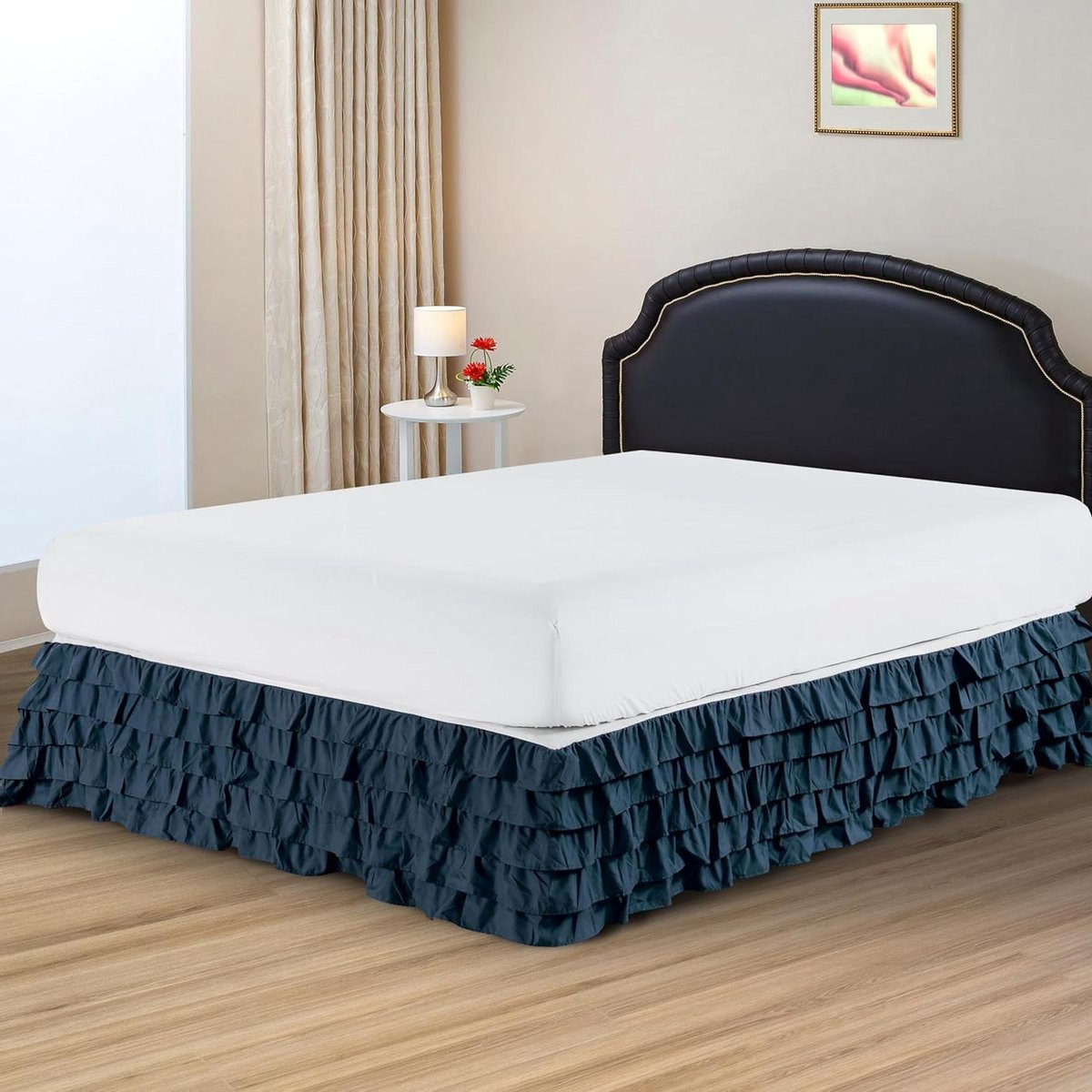 Marineblauw bedrok met ruches en gelaagde constructie voor Queen matras