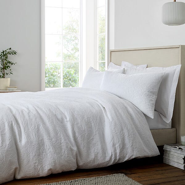 Bianca Fine Linens Bianca Fleur Matelasse Duvet Cover Set White