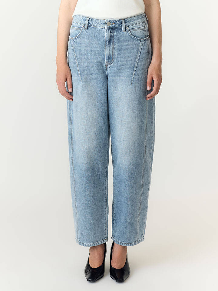 YAS Jeans - Barrel fit - in Hellblau - W26/L32