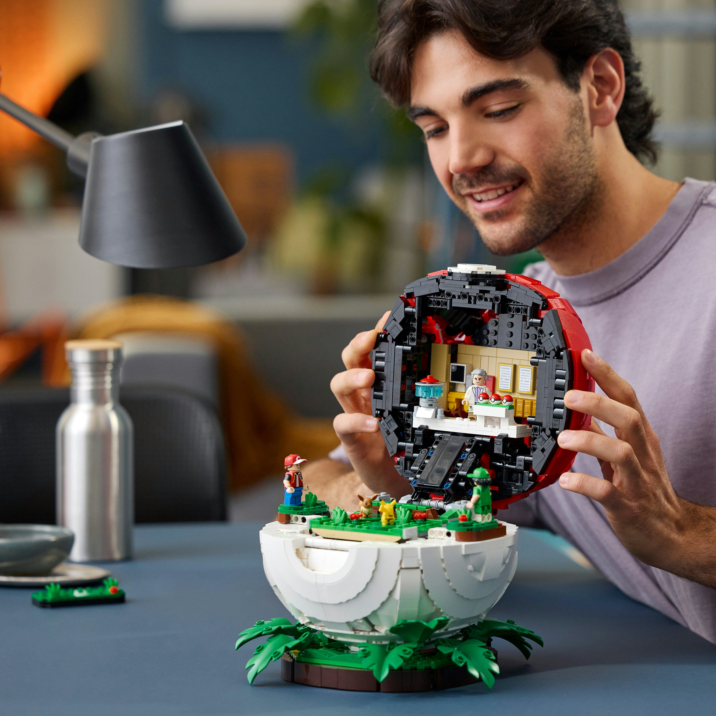 Konstruktionsspielsteine LEGO "Pokéball mit Beeindruckenden Trainermomenten (72154), LEGO Pokémon", rot (bunt), Spielbausteine, Kunststoff, Konstruktionsspielsteine, Made in Europe