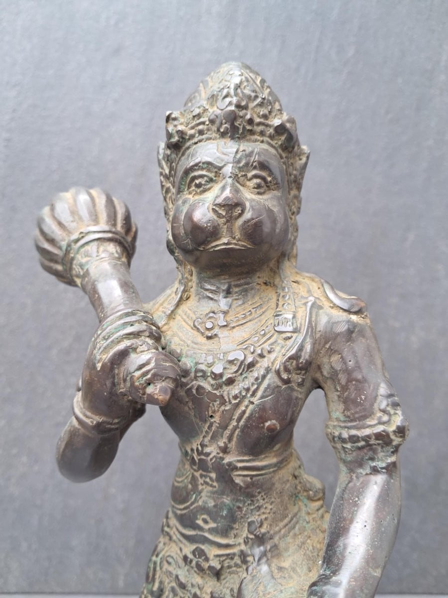 Bronskleurig Hanuman standbeeld voor op tafel