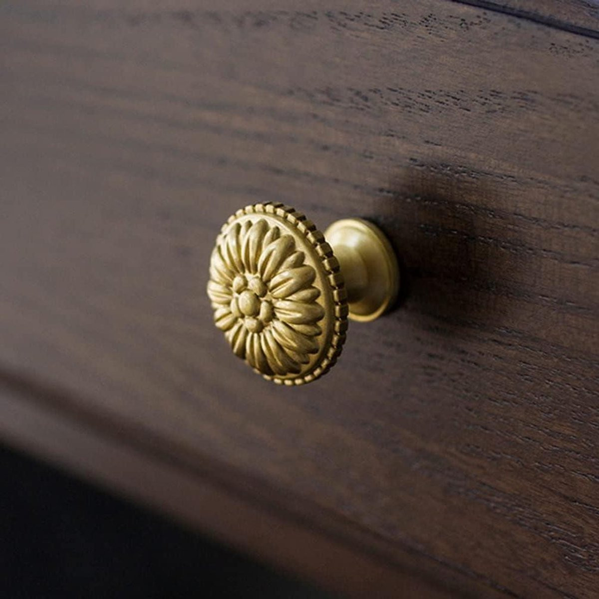 Set van 2 ronde kastknoppen van massief messing in goud