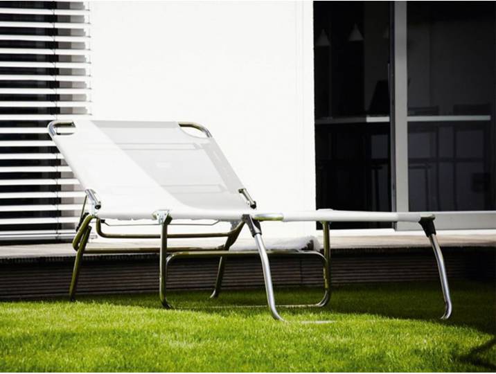Jan Kurtz Möbel Aluminium Liege Amigo Big weiß, Designer Francesco Favagrossa, 75x40 cm