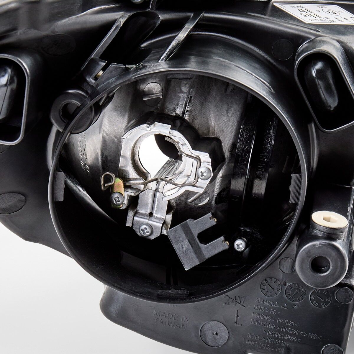 TYC 20-12158-05-2 Headlight