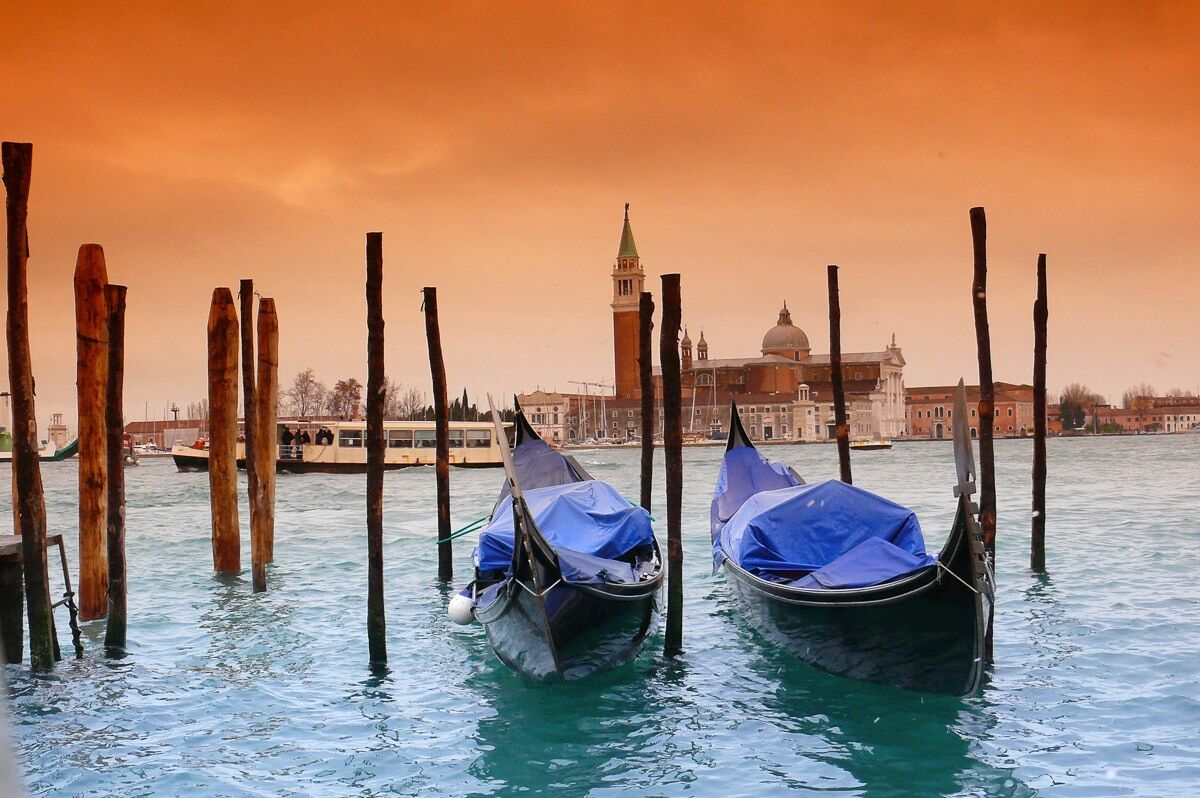 Fototapete PAPERMOON "Boote in Venedig", bunt, B:3m L:2,23m, Vlies, Tapeten, Fototapete bunt B/L: 3m x 2,23m, Bahnen: 6 Stk.