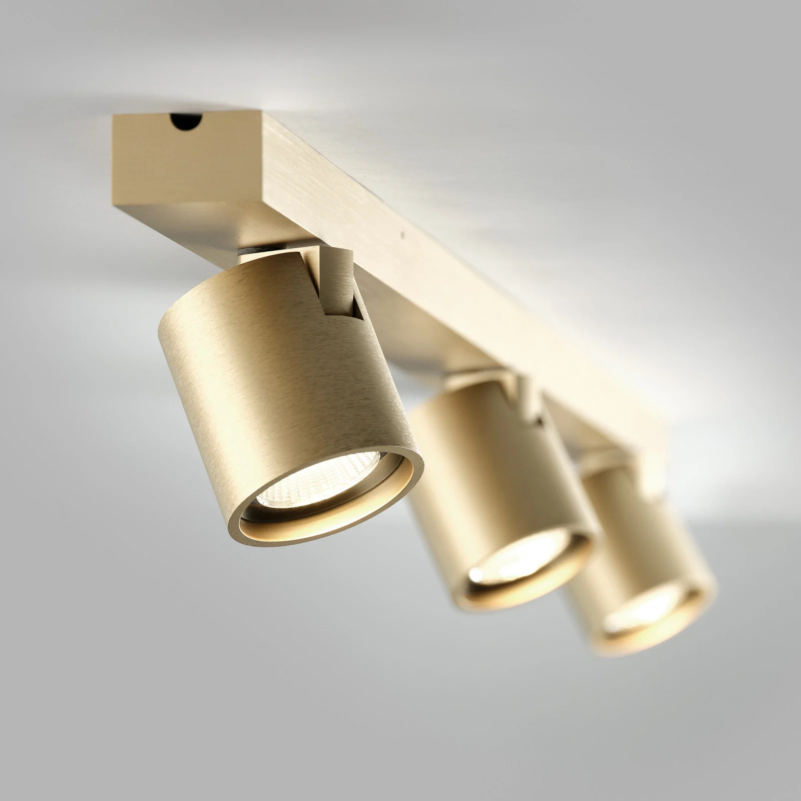 Light-Point Focus L900 LED-spot messing, 90 cm, 3-lamps, Aluminium, CCT