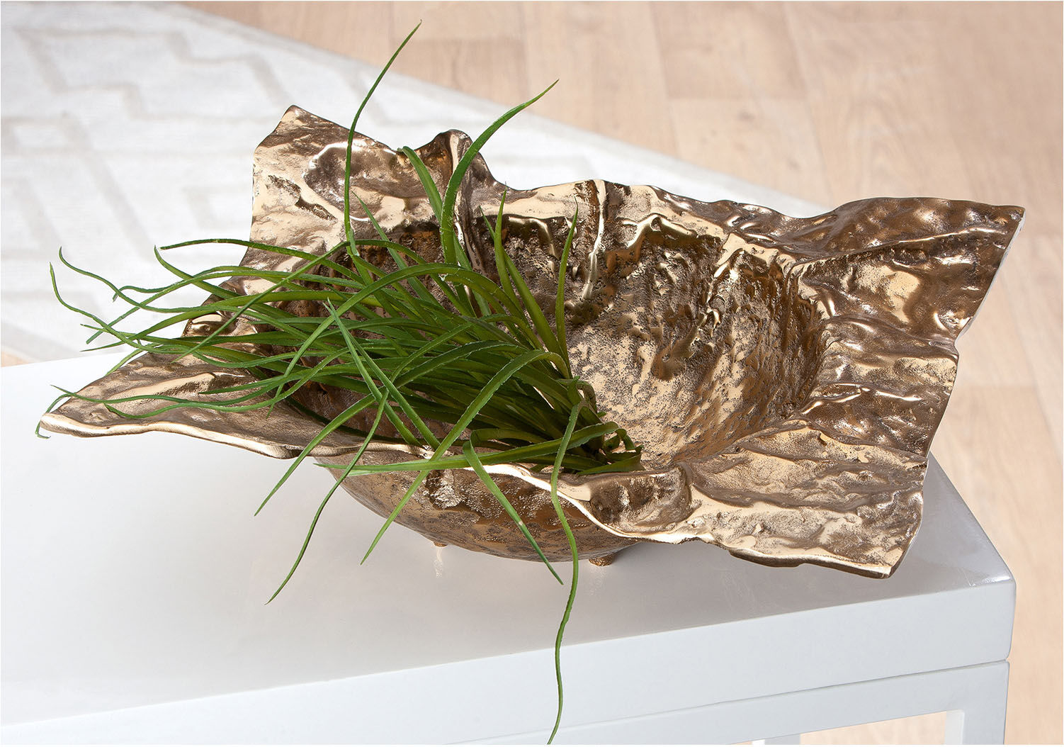 Schale GILDE "Deko-Schale Crumple goldfarben", gold (goldfarben), B:42cm H:12cm T:36cm, Aluminium, Schüsseln, Schale goldfarben B/H/L: 42cm x 12cm