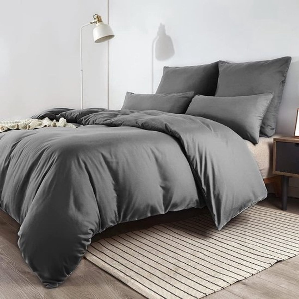 Grijs beddengoed set met strijk- en kreukvrij dekbedovertrek, 180 x 200 cm