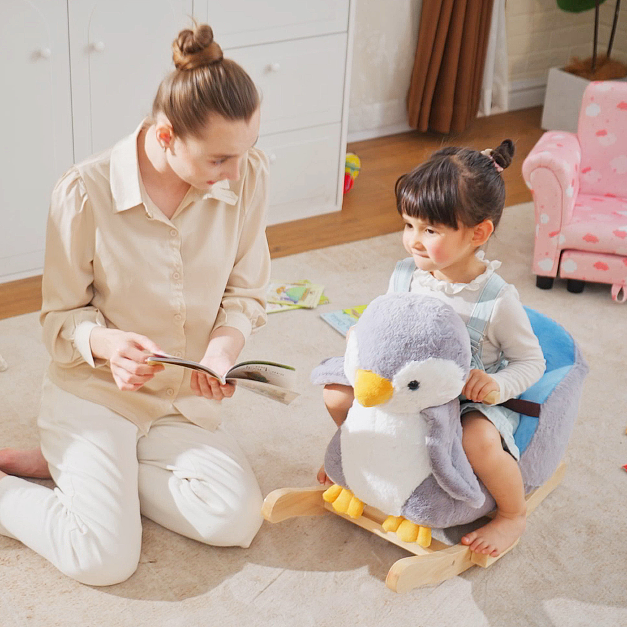 Homcom Cavallo a Dondolo a Pinguino in Peluche con 32 Musiche e Cintura di Sicurezza, Età 18 Mesi
