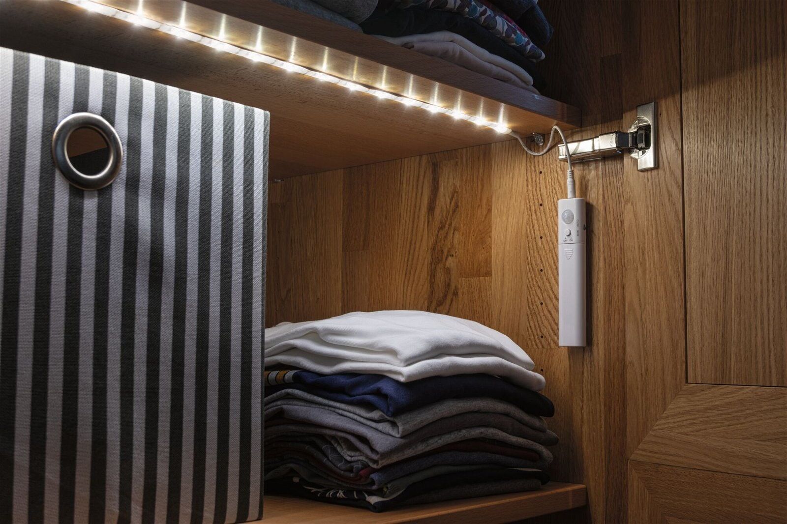 PAULMANN LED Stripe "LED Strip 1m 2W 156lm/m 3000K", weiß, Dioden 30 Stk. Flammen 1 Stk., Gesamtlänge 1,29m, Lichterketten, batteriebetrieben, LED Stripe