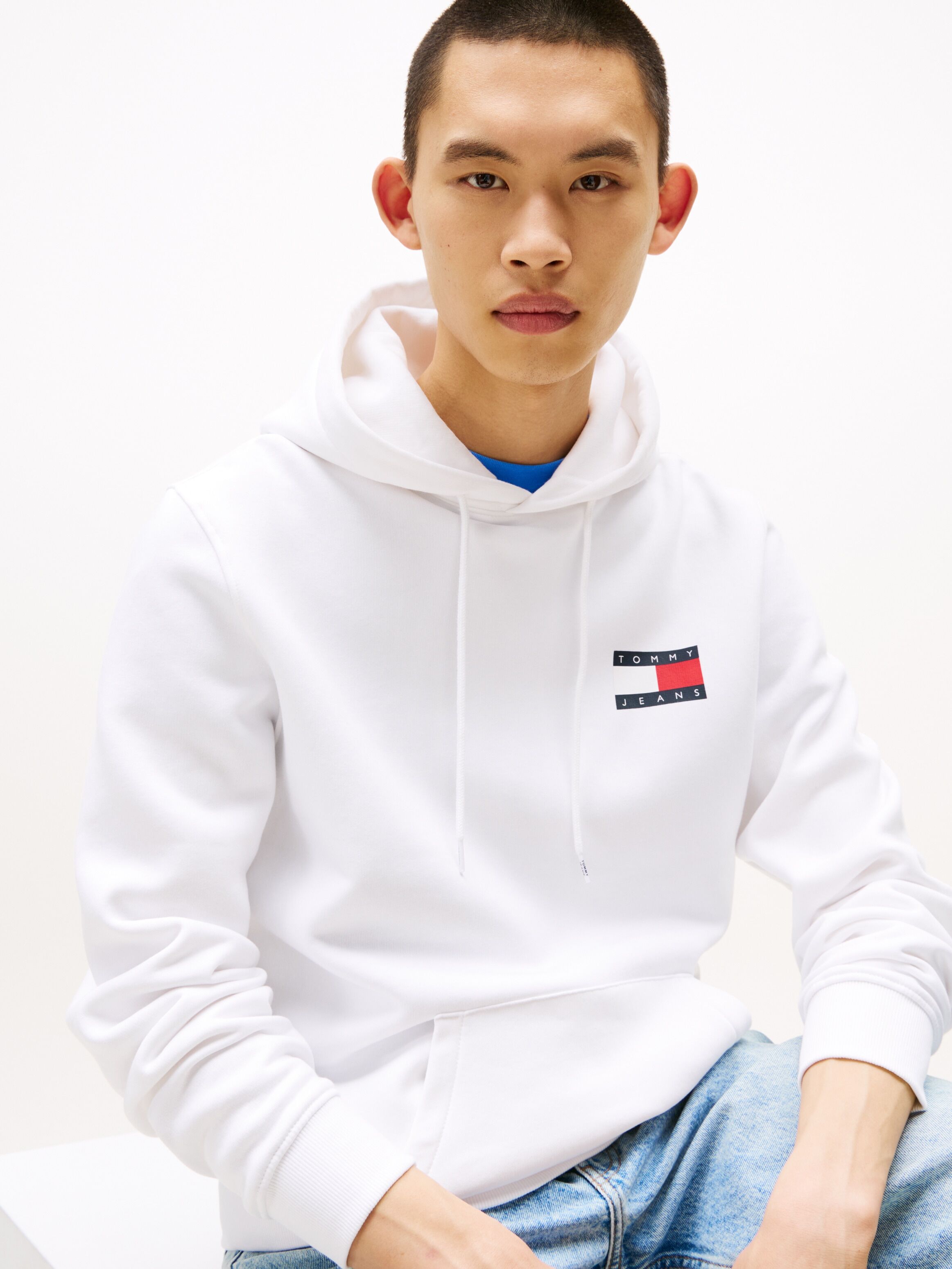 Sweatshirt TOMMY JEANS "TJM REG ESSENTIAL FLAG HOOD EXT", Herren, Gr. S, weiß, Sweatware, Obermaterial: 100% Baumwolle, unifarben, regular fit, breiter Bund, Sweatshirts Sweatshirt, mit bedruckten Markenlogo auf Brusthöhe