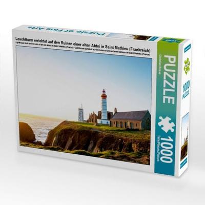 CALVENDO Puzzle Leuchtturm errichtet auf den Ruinen einer alten Abtei in Saint Mathieu (Frankreich) 1000 Teile Puzzle quer | 1000 Teile Lege-Größe 64