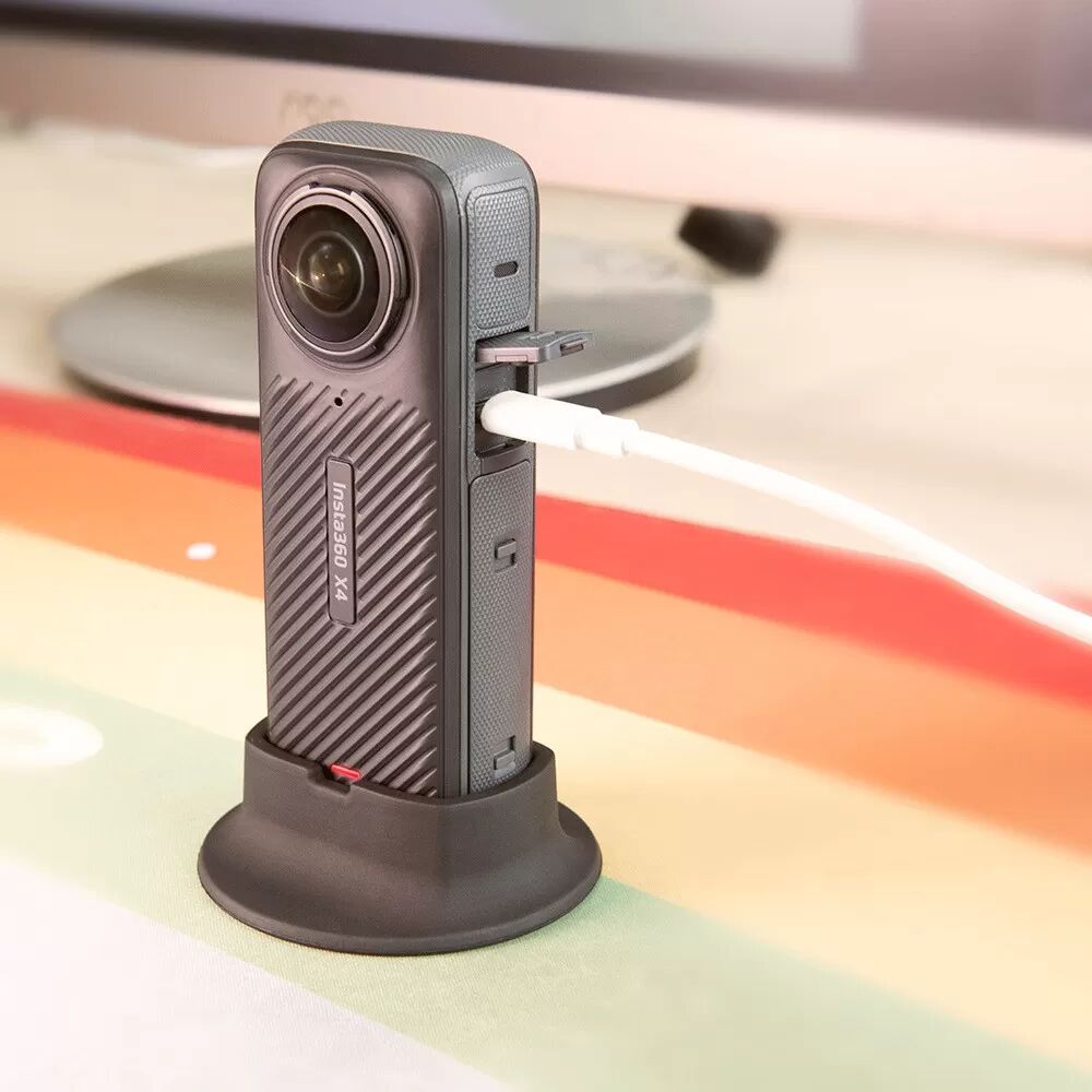 INF Sichere Insta360 X4 mit schützender Silikon-Basishalterung