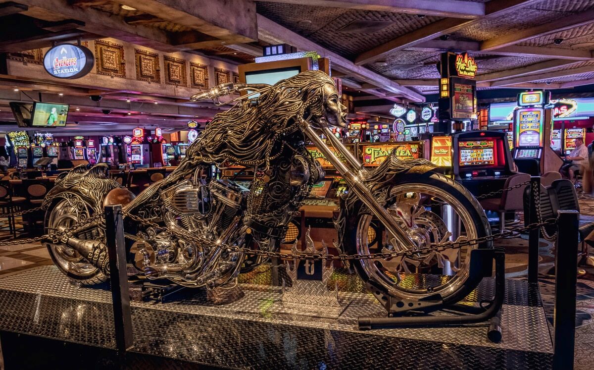 Fototapete PAPERMOON "OLDTIMER MOTORRAD-TUNING CASINO LAS VEGAS SLOTMASCHINEN", bunt, B:1,5m L:1,11m, Vlies, Tapeten, Fototapete bunt B/L: 1,5m x 1,11m, Bahnen: 7 Stk.