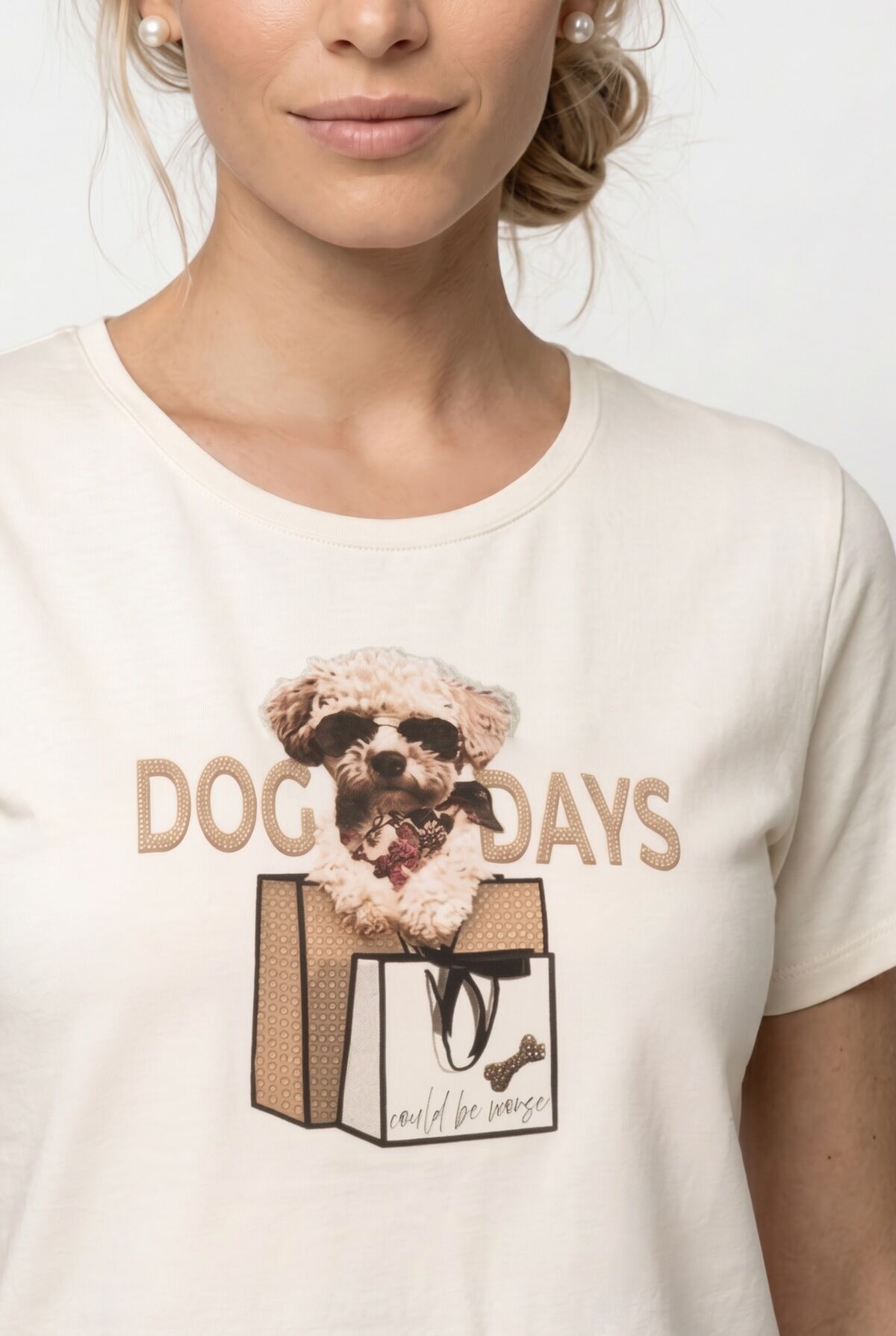 T-Shirt MONARI "Shirt Druck + Schmuck", Damen, Gr. 42, weiss (weiß), Web, Obermaterial: 100% Baumwolle, unifarben, regular fit taillenbedeckt, Rundhals, eingesetzt abgesteppte Kante, Shirts T-Shirt, Regular fit mit Rundhalsausschnitt weiß 42