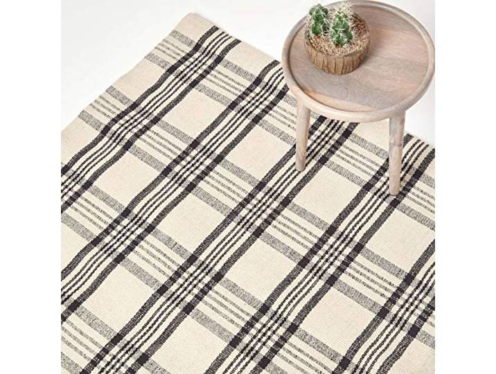 Homescapes Teppich/Bettvorleger mit traditionellem Tartan-Muster aus Schottland, Rutschfester Wollteppich 70 x 120 cm, schwarz-weiß, Schottenkaro