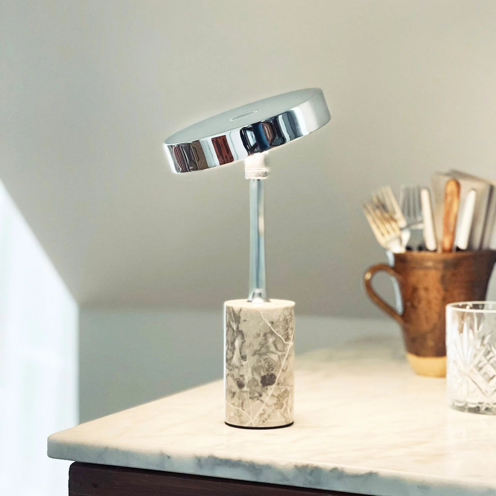 Dyberg Larsen Starlight LED tafellamp met oplaadbare batterij, chroom/grijs