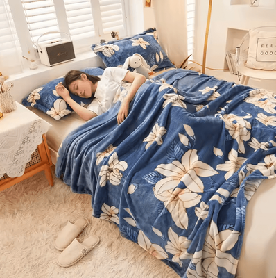Inspire Curations Cute Strawberry Flannel Throw Blanket 8 150x200cm
