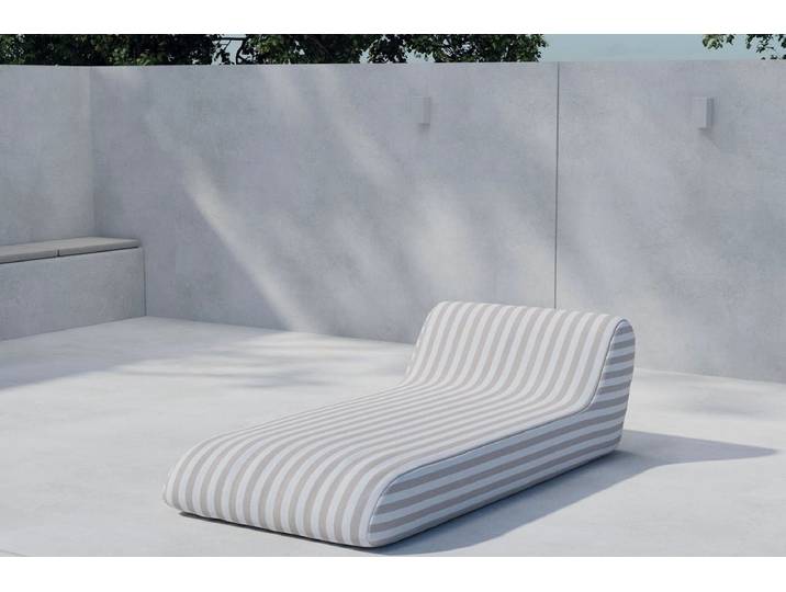 Sonnenliege Verda - geschwungene Form mit integriertem Kissen in Beige-Weiß - Beige-Weiß - Luxusbetten24
