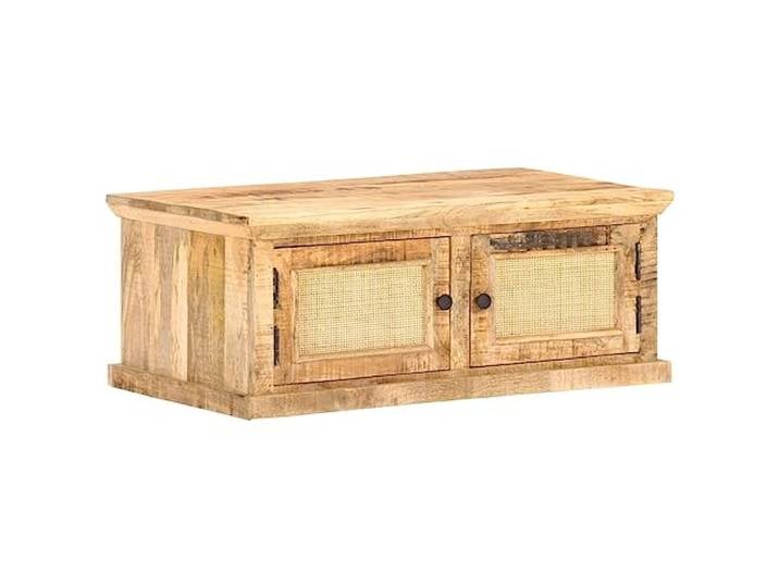 Tmriohed Couchtisch 90x50x35cm Massivholz Mango Naturgeflecht Rustikaler Wohnzimmertisch aus Holz mit 2 offenen Fächern für Zeitungen. Aufgebaut geliefert für Ihr Zuhause.