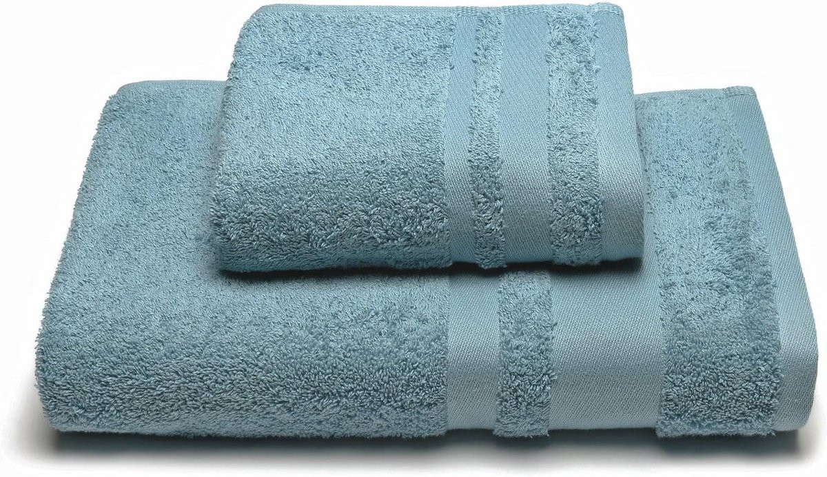 Zachte absorberende katoenen handdoek en gastendoek in avio kleur