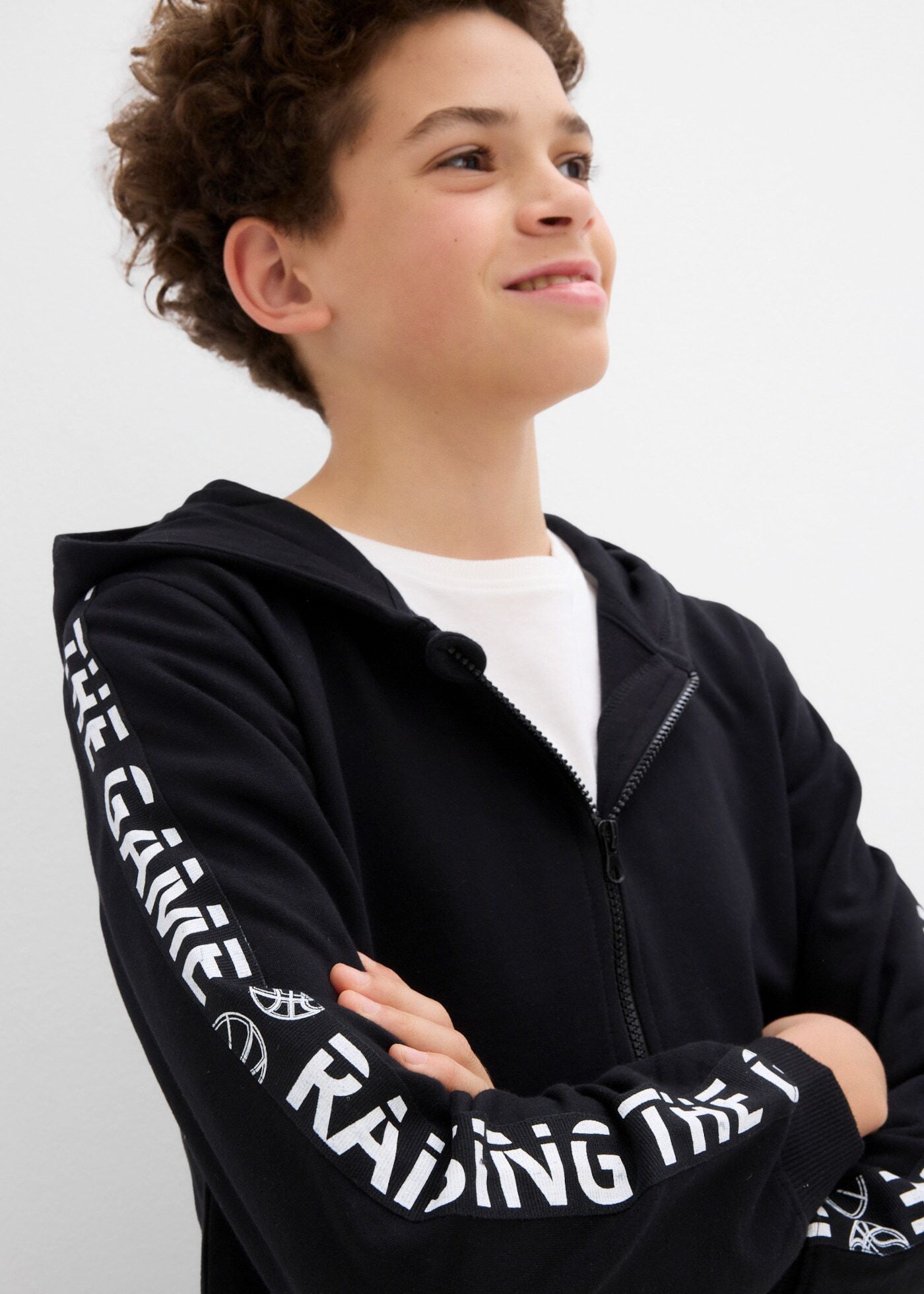 Kapuzensweatjacke BONPRIX, Jungen, Gr. 140/146, schwarz, Obermaterial: 100% Baumwolle, Sweatjacken Kapuzensweatjacke, für Jungen, aus Baumwolle, lockere Passform, mit Stehkragen