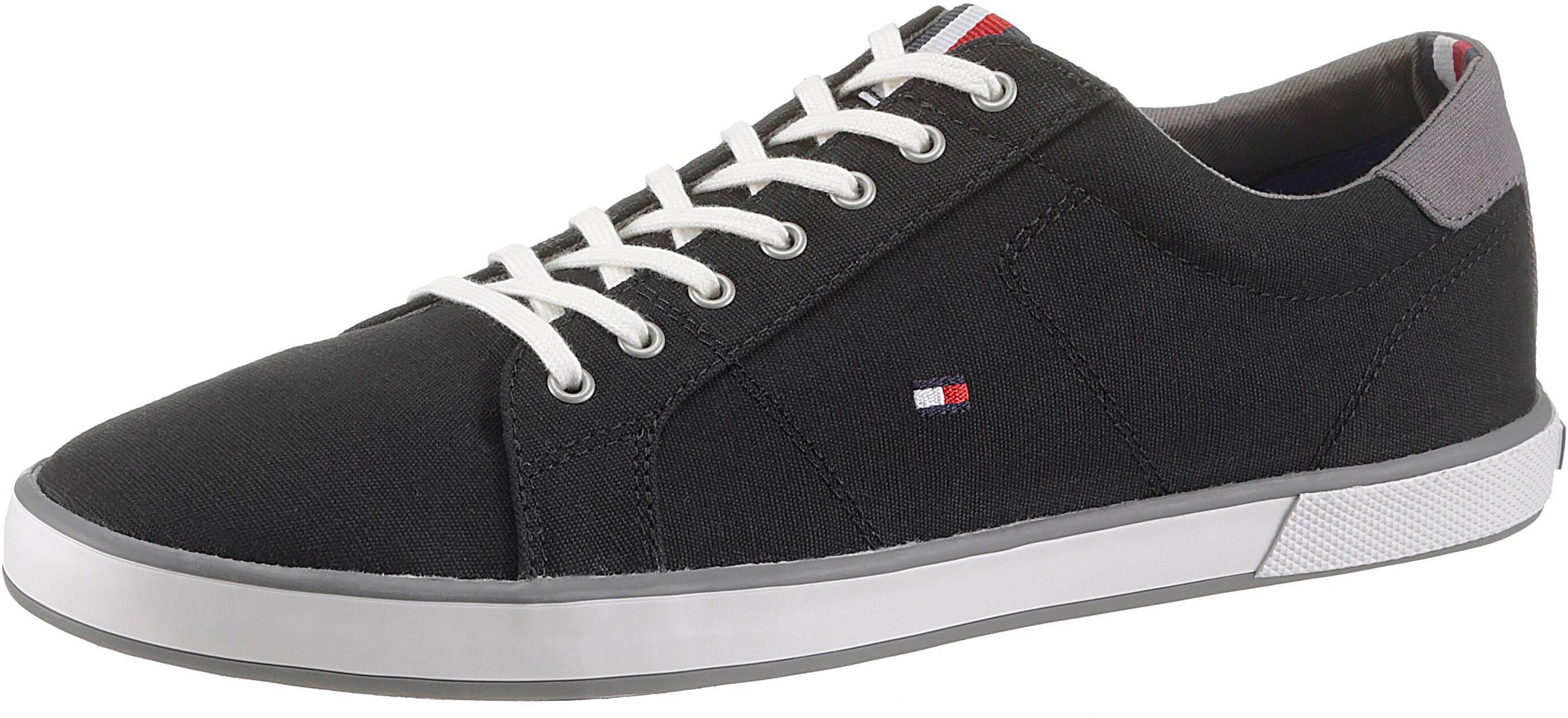 Sneaker TOMMY HILFIGER "H2285ARLOW 1D", Herren, Gr. 39, Textil, schwarz (schwarz, grau), Schuhe Sneaker, Freizeitschuh, Halbschuh, Schnürer mit seitlicher Flaggen-Stickerei schwarz, grau 39, Textil