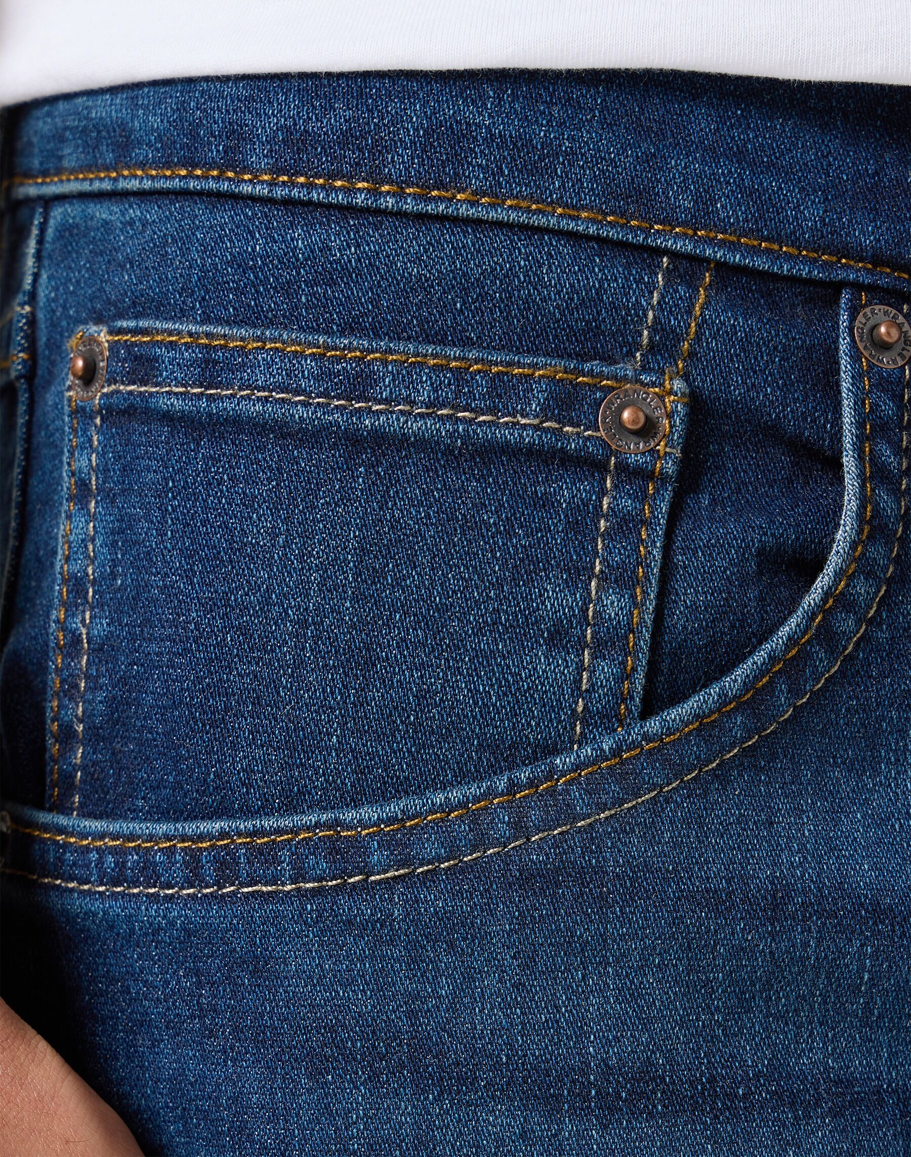 Tapered-fit-Jeans WRANGLER "Foundation", Herren, Gr. 33, Länge 30, blau (jagged), Denim/Jeans, Obermaterial: 82% Baumwolle, 16% Polyester, 2% Elasthan, gerade, unten schmal lang, Jeans Tapered-fit-Jeans, Tapered fit jagged 33, Länge 30